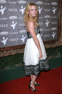 Brittany Snow feet photo thumbnail