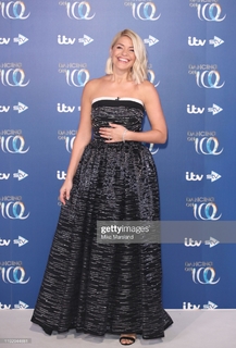 Holly Willoughby feet photo thumbnail