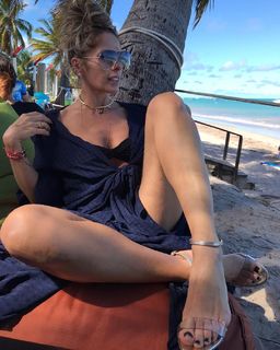 Adriane Galisteu feet photo thumbnail