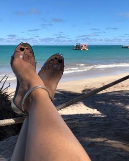 Adriane Galisteu feet photo thumbnail