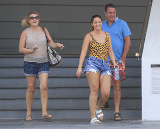 Jacqueline Jossa feet photo thumbnail