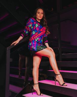 Larissa Manoela feet photo thumbnail