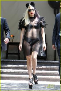 Lady Gaga feet photo thumbnail