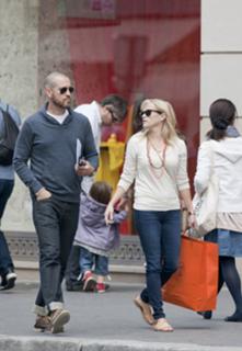 Reese Witherspoon feet photo thumbnail