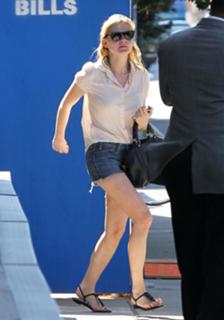 Kirsten Dunst feet photo thumbnail