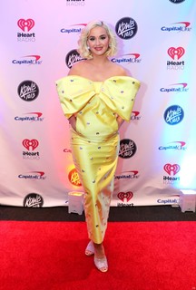 Katy Perry feet photo thumbnail
