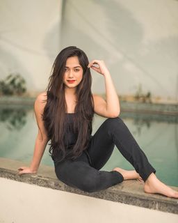 Jannat Zubair Rahmani feet photo thumbnail