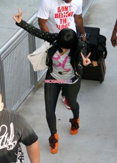 Nicki Minaj feet photo thumbnail