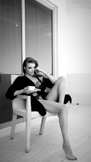 Xenia Tchoumitcheva feet photo thumbnail