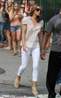 Elizabeth Hurley feet photo thumbnail
