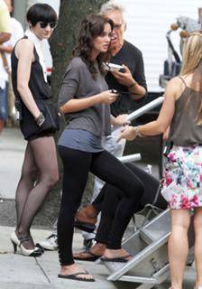 Leighton Meester feet photo thumbnail