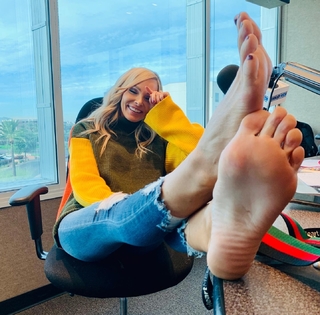 Kyle Unfug feet photo thumbnail