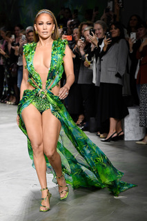Jennifer Lopez feet photo thumbnail