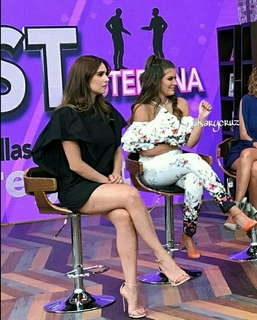 Tania Rincón feet photo thumbnail