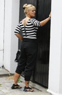 Kerry Katona feet photo thumbnail