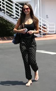 Jordana Brewster feet photo thumbnail