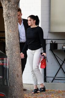 Ariel Winter feet photo thumbnail