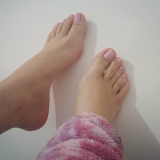 Isa Pes feet photo thumbnail