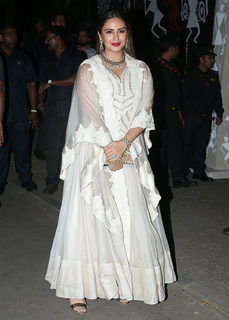 Huma Qureshi feet photo thumbnail