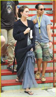 Leighton Meester feet photo thumbnail