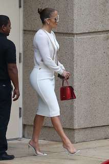 Jennifer Lopez feet photo thumbnail