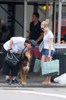 Amanda Seyfried feet photo thumbnail