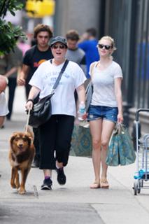 Amanda Seyfried feet photo thumbnail
