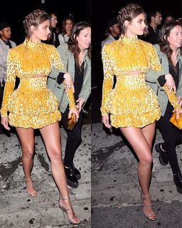 Taylor Hill feet photo thumbnail