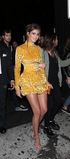 Taylor Hill feet photo thumbnail
