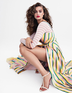 Taylor Hill feet photo thumbnail