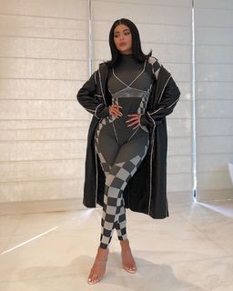 Kylie Jenner feet photo thumbnail