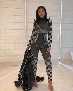 Kylie Jenner feet photo thumbnail