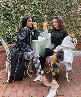 Kylie Jenner feet photo thumbnail
