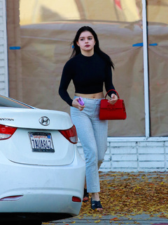 Ariel Winter feet photo thumbnail