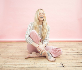 Fearne Cotton feet photo thumbnail