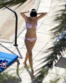 Selena Gomez feet photo thumbnail