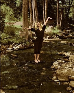 Carolina Dieckmann feet photo thumbnail