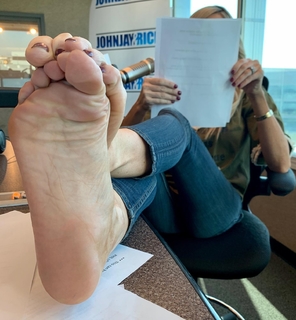 Kyle Unfug feet photo thumbnail