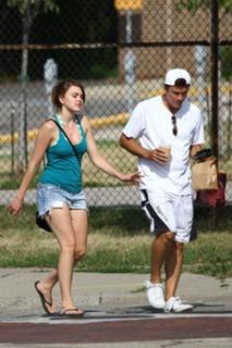 Aimee Teegarden feet photo thumbnail