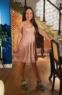 Larissa Manoela feet photo thumbnail
