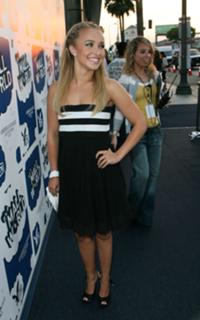 Hayden Panettiere feet photo thumbnail