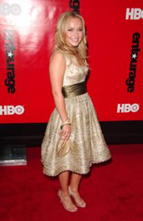 Hayden Panettiere feet photo thumbnail