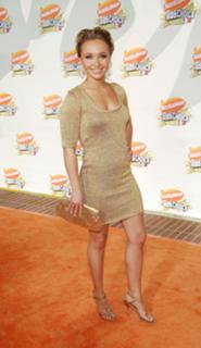 Hayden Panettiere feet photo thumbnail