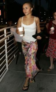 Hayden Panettiere feet photo thumbnail