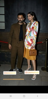 Sonam Kapoor feet photo thumbnail