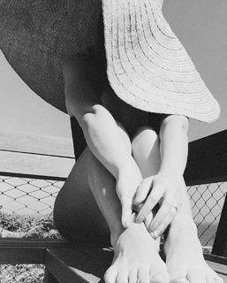 Camila Queiroz feet photo thumbnail
