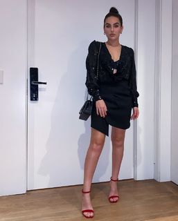 Kéfera Buchmann feet photo thumbnail