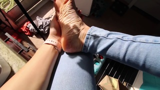 Rachel Ballinger feet photo thumbnail