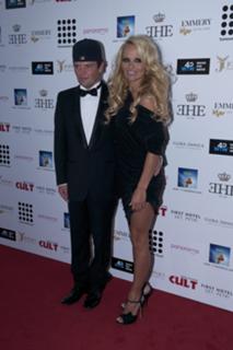 Pamela Anderson feet photo thumbnail