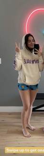 Natalie Noel Mariduena feet photo thumbnail